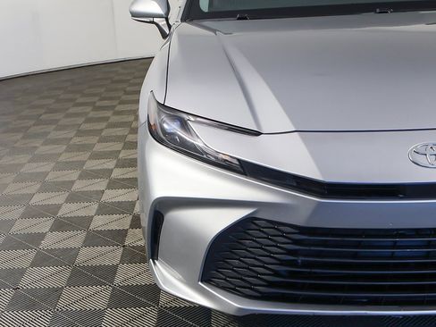 Used 2025 Toyota Camry LE image 11