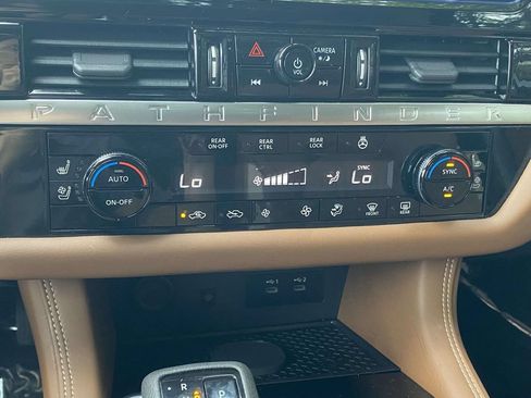 Used 2026 Nissan Pathfinder Platinum w/ Accent Package AWD/4WD image 28