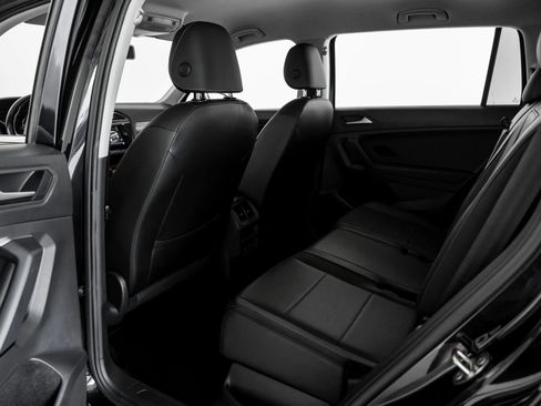Used 2019 Volkswagen Tiguan SE AWD/4WD image 32