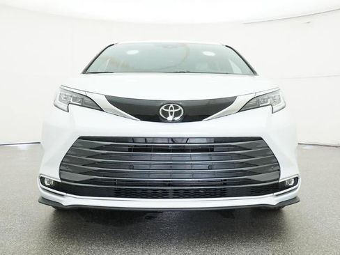 New 2026 Toyota Sienna Limited FWD image 31