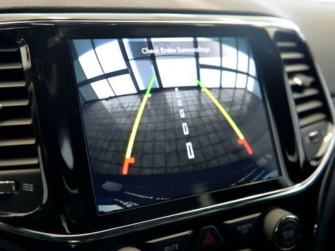 Used 2021 Jeep Grand Cherokee Laredo X image 20