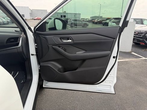 Used 2026 Nissan Rogue SV w/ SV Premium Package image 24