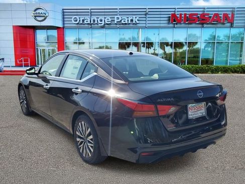 New 2025 Nissan Altima 2.5 SV image 3
