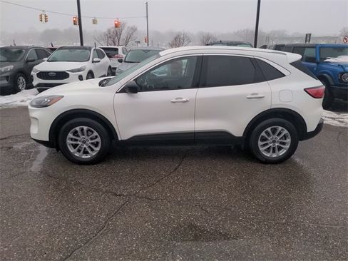 Certified 2022 Ford Escape SE w/ Cold Weather Package image 2