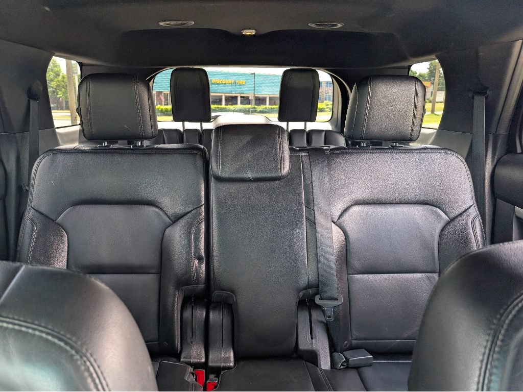 Used 2017 Ford Explorer XLT w/ Equipment Group 202A AWD/4WD image 19