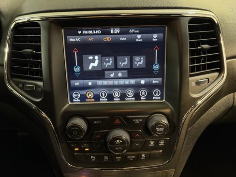 Used 2018 Jeep Grand Cherokee Altitude RWD image 18