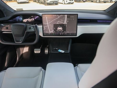 Used 2022 Tesla Model X Plaid image 26