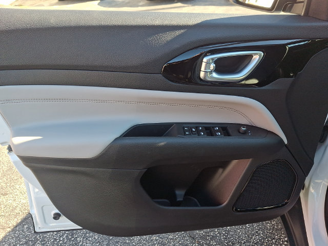 Certified 2024 Jeep Compass Limited AWD/4WD image 12
