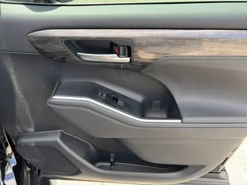 New 2026 Toyota Highlander Limited AWD/4WD image 17