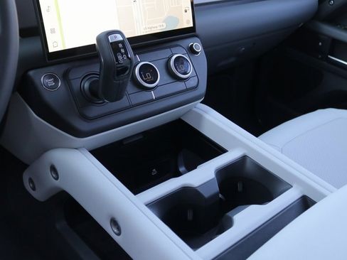 New 2026 Land Rover Defender 110 X-Dynamic SE image 27
