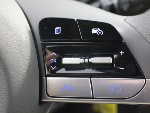 Certified 2024 Hyundai Elantra SE FWD image 12