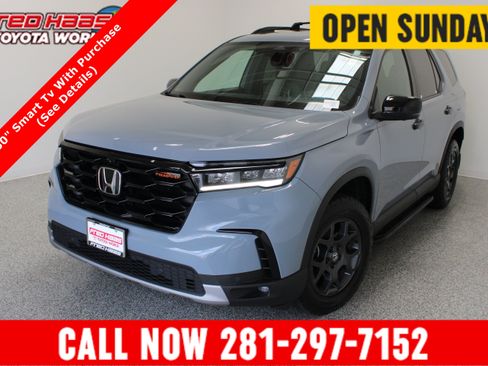 Used 2025 Honda Pilot TrailSport image 1