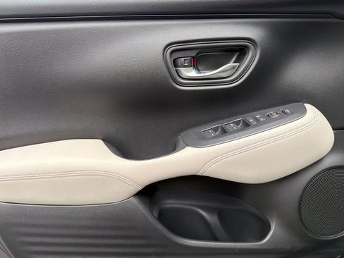 Used 2023 Honda HR-V LX image 14