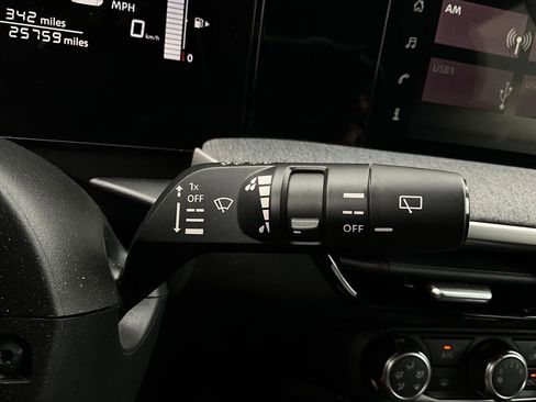 Used 2025 Nissan Kicks SV image 33