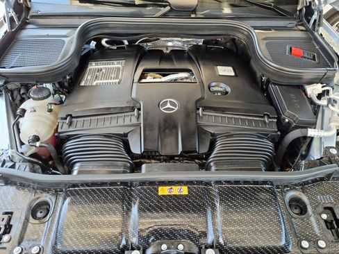 Used 2025 Mercedes-Benz GLS 580 4MATIC image 30