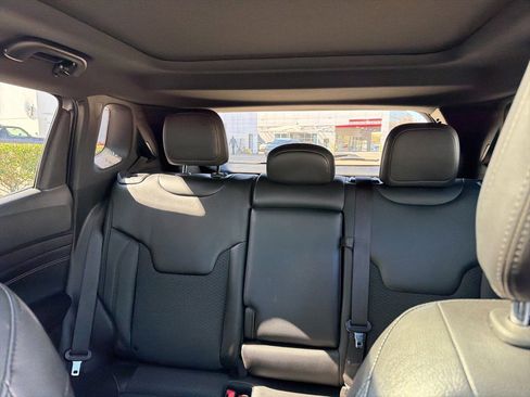 Used 2022 Jeep Compass Altitude w/ Sun and Sound Group image 17