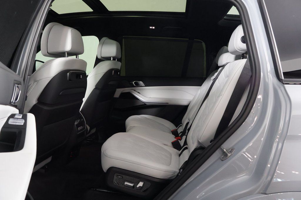 Used 2024 BMW X7 xDrive40i w/ Executive Package AWD/4WD image 11