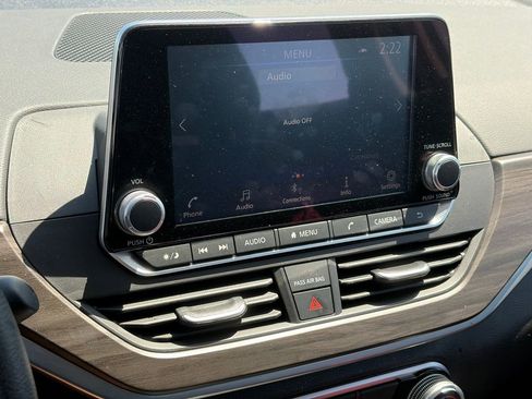 Used 2025 Nissan Altima 2.5 SV FWD image 9