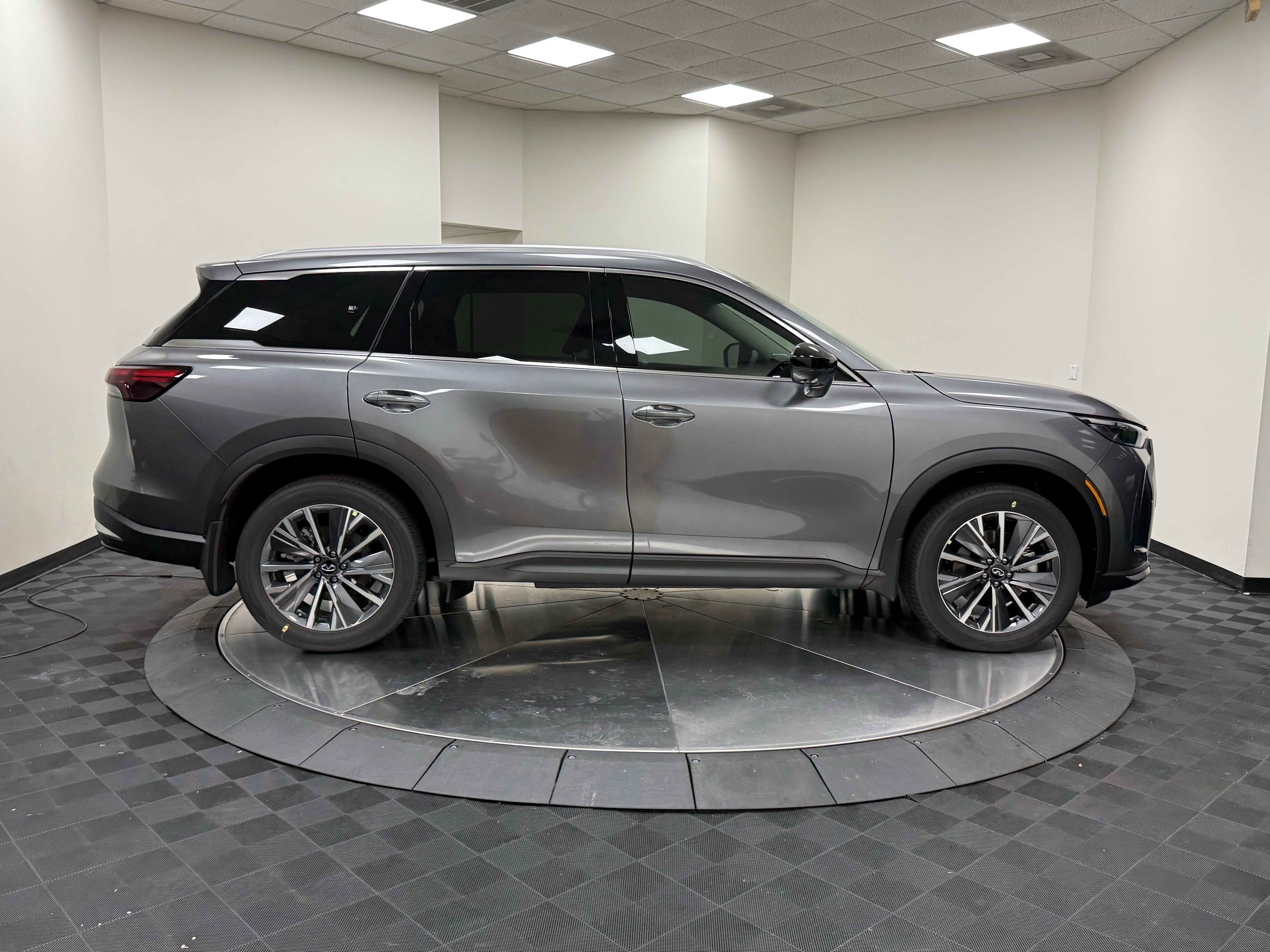 Certified 2027 INFINITI QX60 Luxe w/ Cargo Package FWD image 8