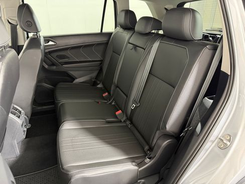 Used 2022 Volkswagen Tiguan SE FWD image 12