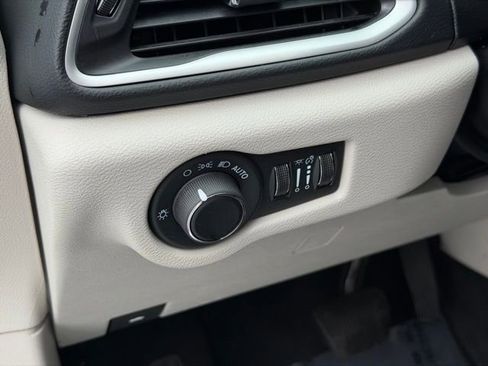 Certified 2023 Chrysler Voyager LX FWD image 15