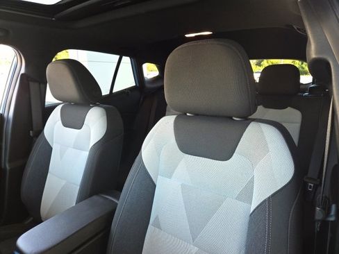 Used 2024 Chevrolet Trax RS w/ Sunroof Package image 18