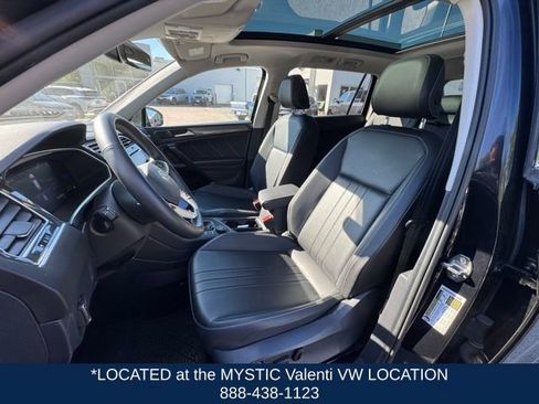 Certified 2022 Volkswagen Tiguan SE w/ Panoramic Sunroof Package AWD/4WD image 33