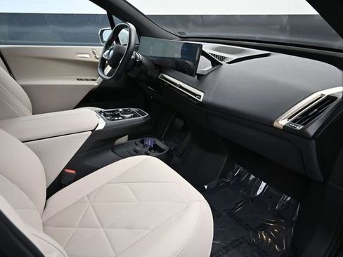 Used 2023 BMW iX xDrive50 AWD/4WD image 19