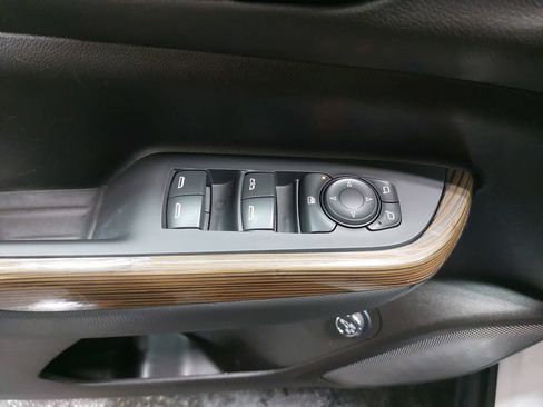 Used 2023 GMC Acadia SLE w/ Driver Convenience Package image 31