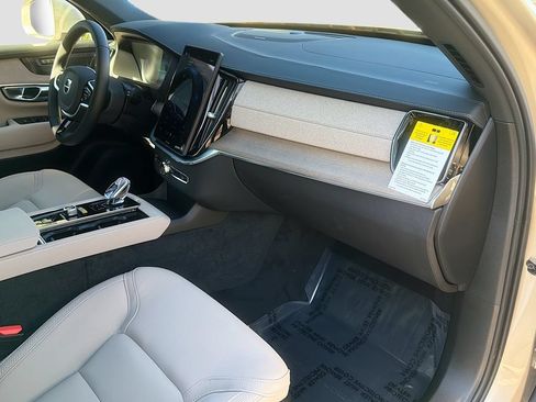 New 2026 Volvo XC90 T8 Plus w/ Protection Package Premier AWD/4WD image 30