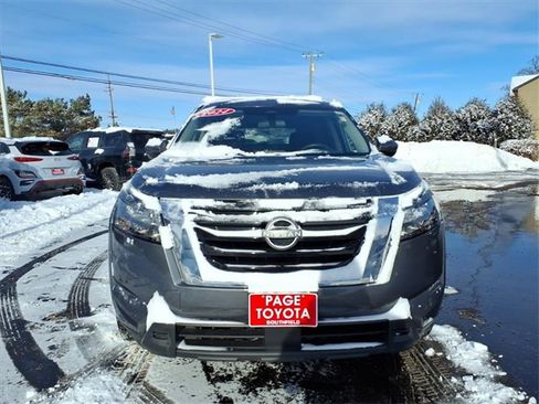 Used 2024 Nissan Pathfinder SV image 2