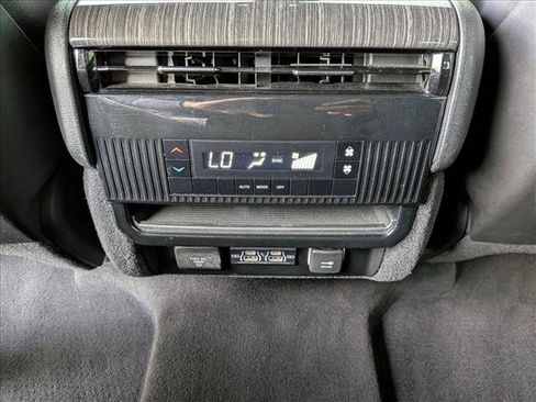 Used 2022 Jeep Wagoneer Series II w/ Premium Group I image 18