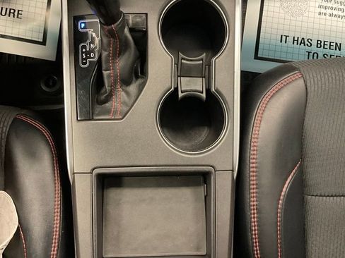 Used 2016 Toyota Camry SE w/ Moonroof Package FWD image 23