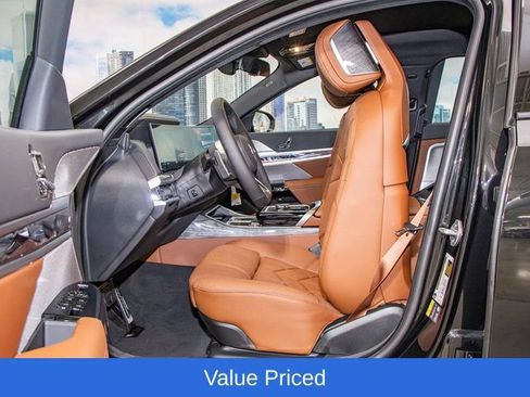 Used 2025 BMW 750e xDrive w/ Premium Package AWD/4WD image 21