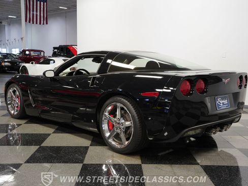 Used 2007 Chevrolet Corvette Coupe w/ Performance Package RWD image 10