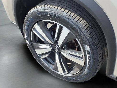 Used 2024 Nissan Rogue SL AWD/4WD image 26