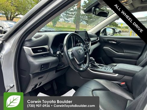 Used 2022 Toyota Highlander XLE AWD/4WD image 25