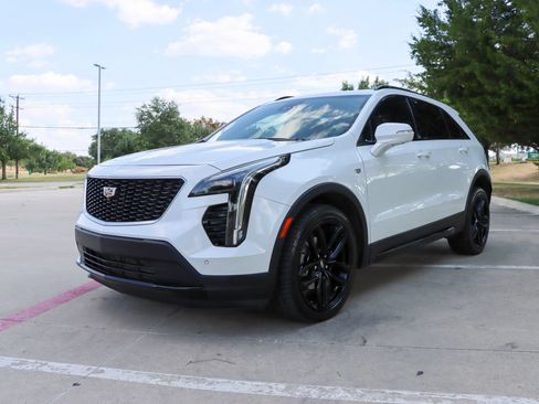 Used 2023 Cadillac XT4 Sport FWD image 3