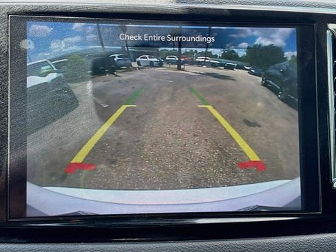 Used 2023 Chrysler Pacifica Touring-L FWD image 13