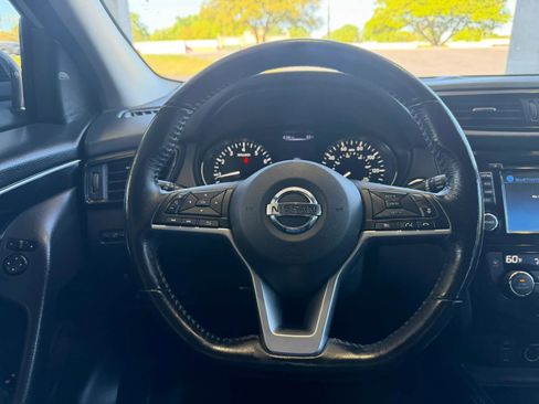 Used 2017 Nissan Rogue Sport SL w/ SL Premium Package image 10