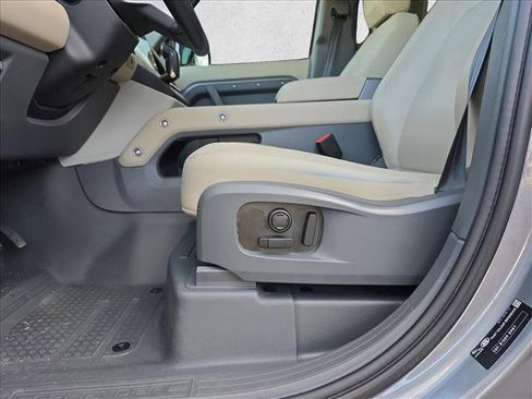 Used 2024 Land Rover Defender 110 SE image 28