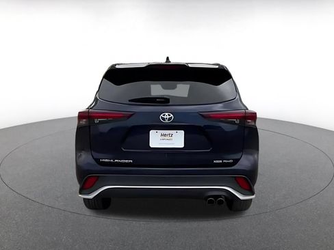Used 2025 Toyota Highlander XSE AWD/4WD image 9