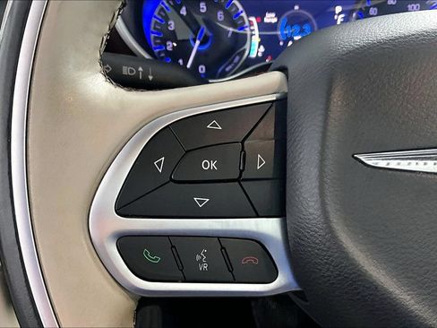 Used 2017 Chrysler Pacifica Limited w/ UConnect Theater Package FWD image 18
