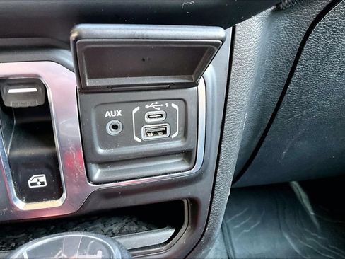 Used 2021 Jeep Wrangler Sport AWD/4WD image 16