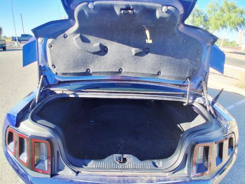 Used 2011 Ford Mustang GT Premium w/ Electronics Pkg RWD image 17