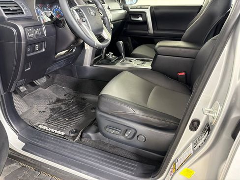 Used 2018 Toyota 4Runner SR5 Premium image 11