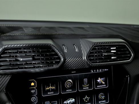 Used 2023 Lamborghini Urus Performante AWD/4WD image 31