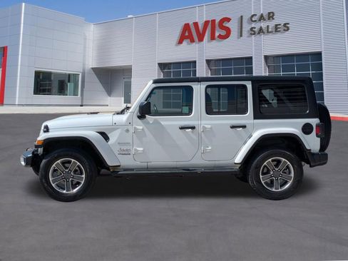 Used 2022 Jeep Wrangler Unlimited Sahara w/ Cold Weather Group AWD/4WD image 10