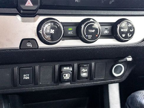 Used 2018 Toyota Tacoma SR5 image 24