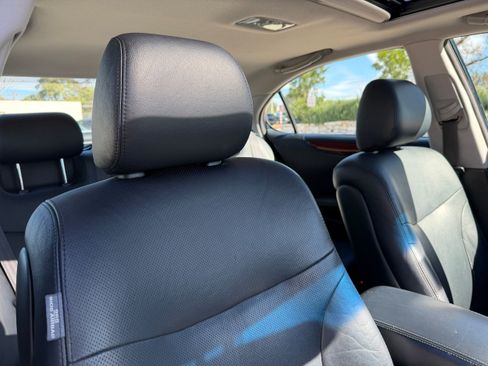 Used 2005 Lexus ES 330 image 10